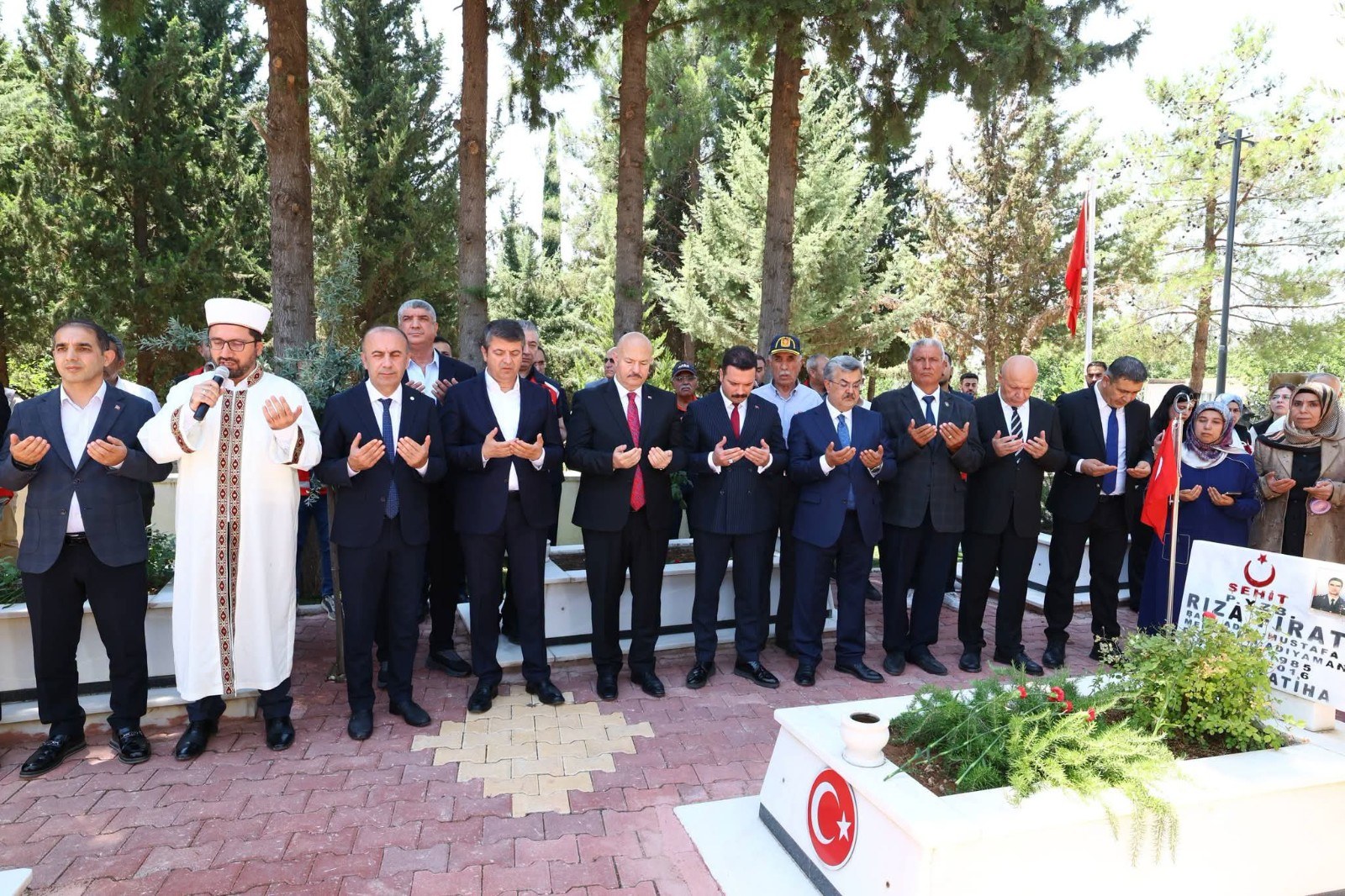 Adıyaman Şehitliği'nde 15 Temmuz Anması