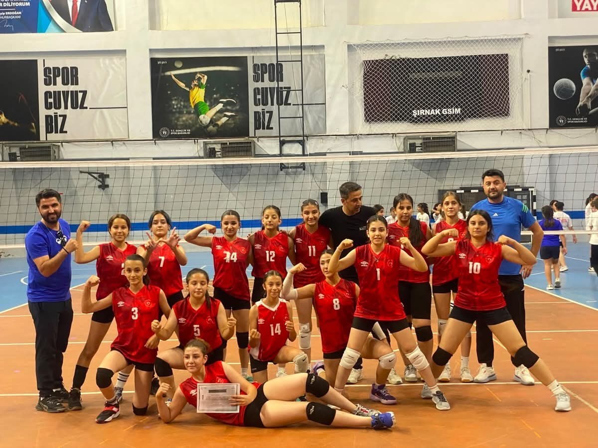 Adıyaman Voleybol Takımları Yarı Finallere Yükseldi