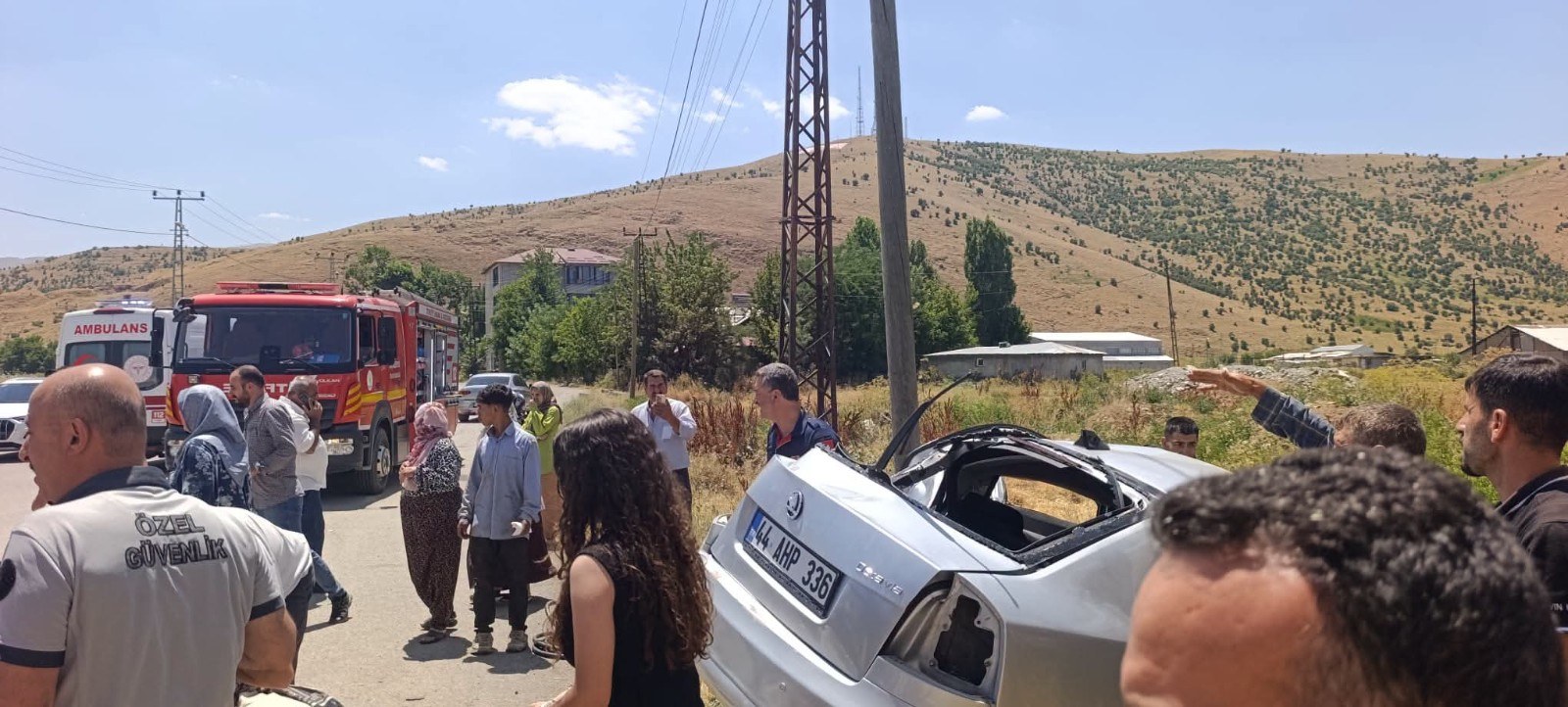 Muş'ta Hemzemin Geçitte Tren Otomobil Çarptı: 3 Yaralı