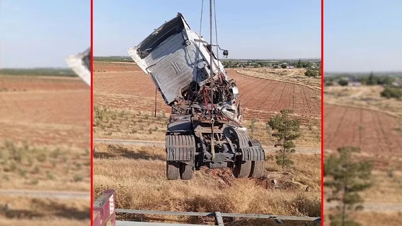 Şanlıurfa Suruç'ta Tır Şarampole Devrildi: Sürücü Ağır Yaralandı