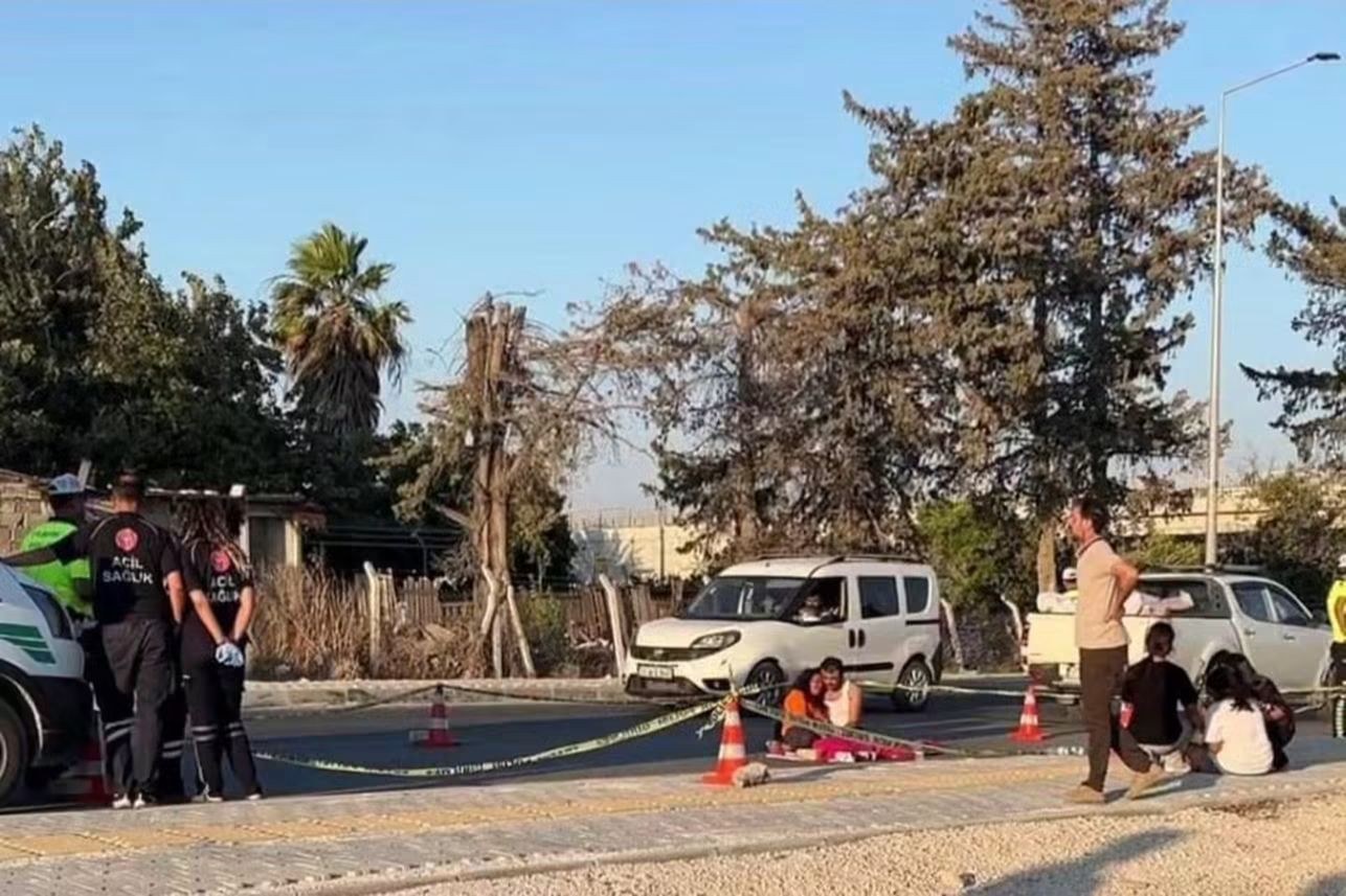 Hatay'da Yola Kaçan Topunu Almaya Çalışan Çocuğa Pikap Çarpması Sonucu Öldü