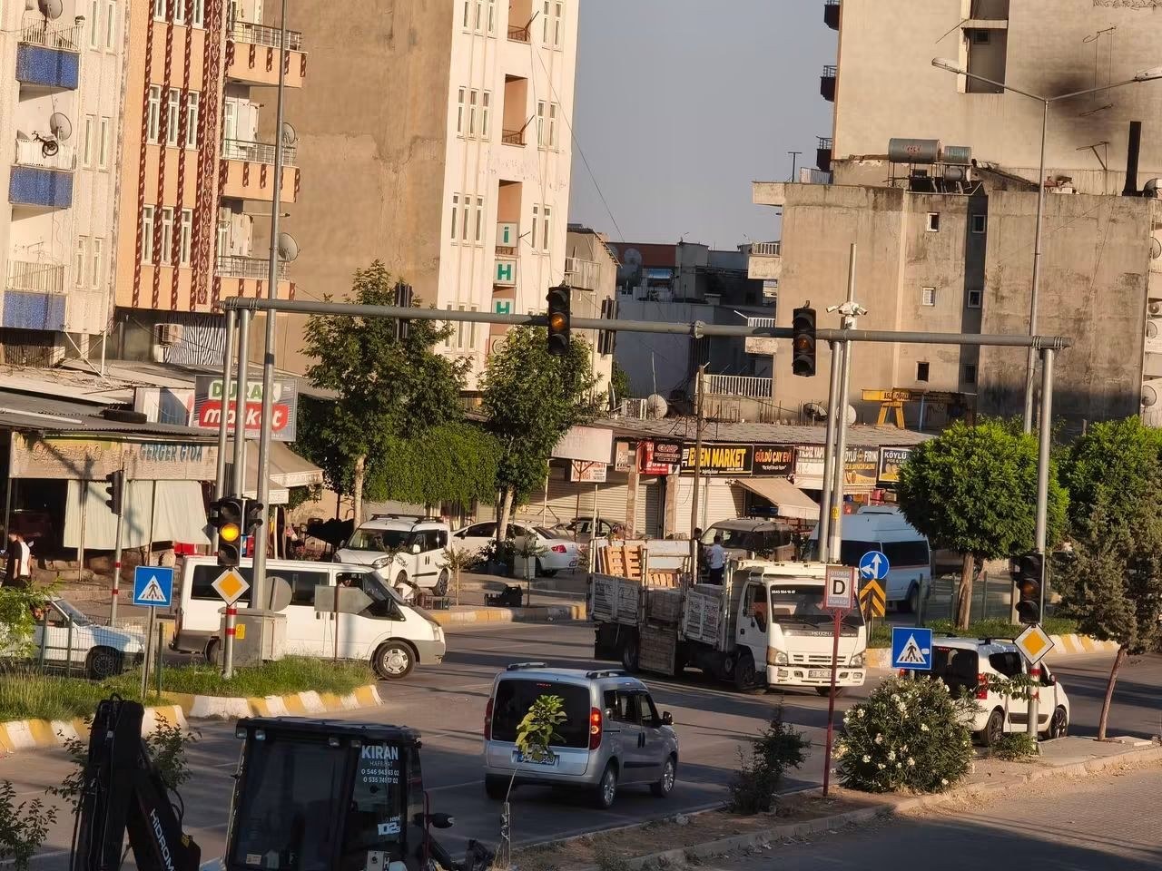 Kahta Öğretmenevi Kavşağında Trafik Işıkları Arızalı