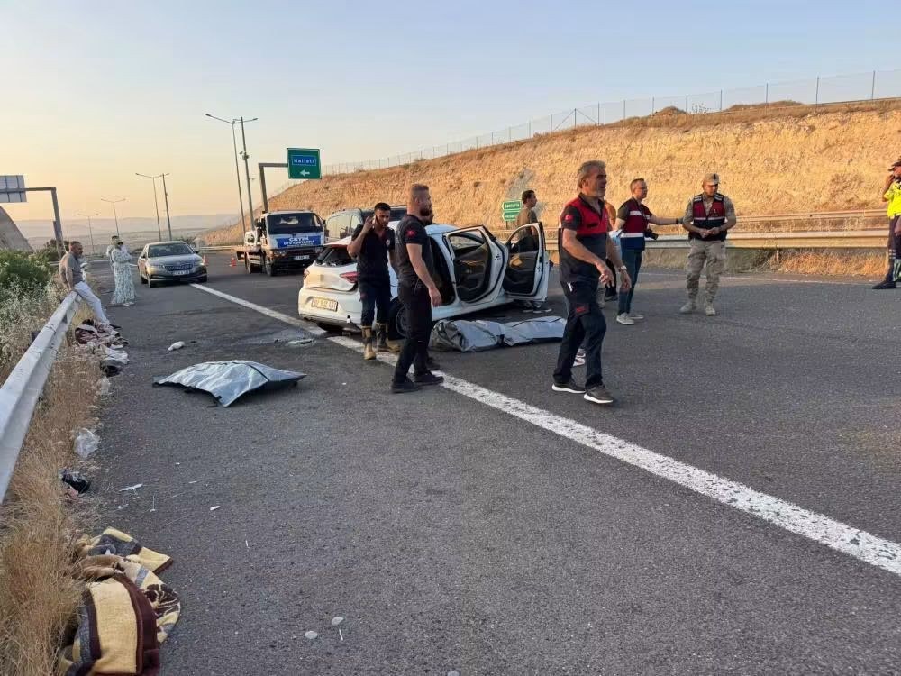 Şanlıurfa Halfeti Yolunda Trafik Kazası: 2 Kişi Öldü 8 Kişi Yaralandı