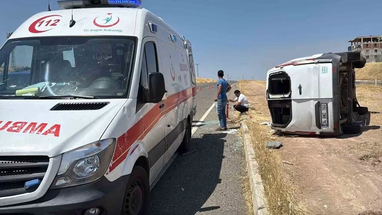 Diyarbakır'da Engelli Taşıyan Minibüs Kaza Yaptı