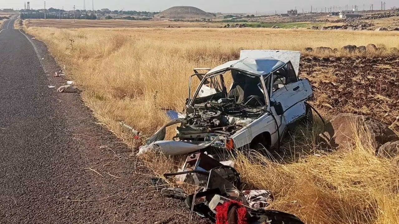 Siverek'te Otomobil Şarampole Devrildi: 3 Yaralı