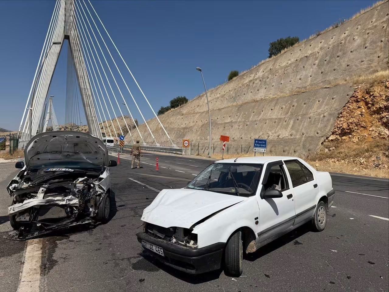 Nissibi Köprüsü'nde İki Araç Çarpıştı