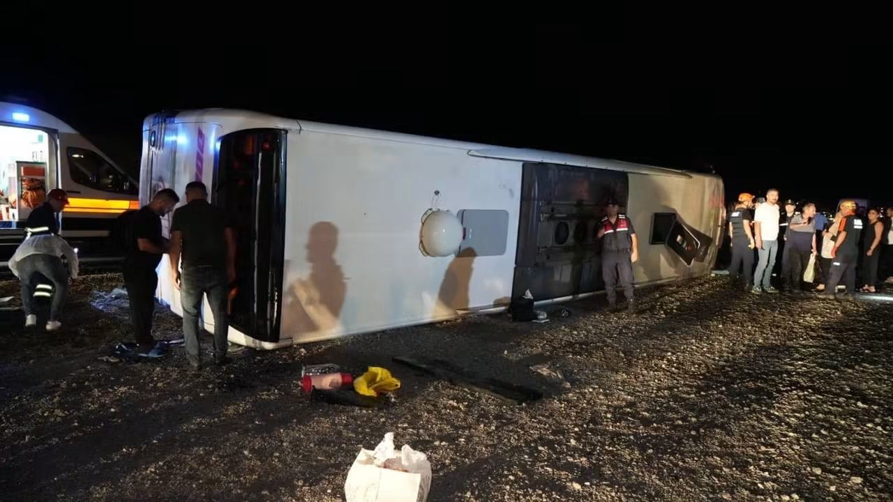 Kırıkkale'de Yolcu Otobüsü Devrildi