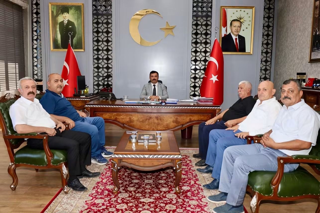 MHP Kahta İlçe Başkanı Turan ve Yönetim Kurulu Üyeleri Kaymakam Soysal'ı Ziyaret Etti