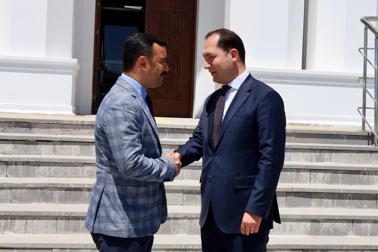 Kahta Kaymakamından Gerger Kaymakamına Hayırlı Olsun Ziyareti