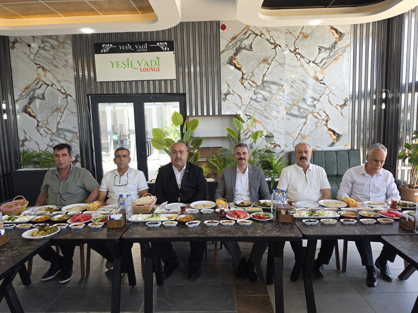 Adıyaman MHP İl Başkanı Önat ve Kahta İlçe Başkanı Turan Muhtarlarla Kahvaltıda Buluştu