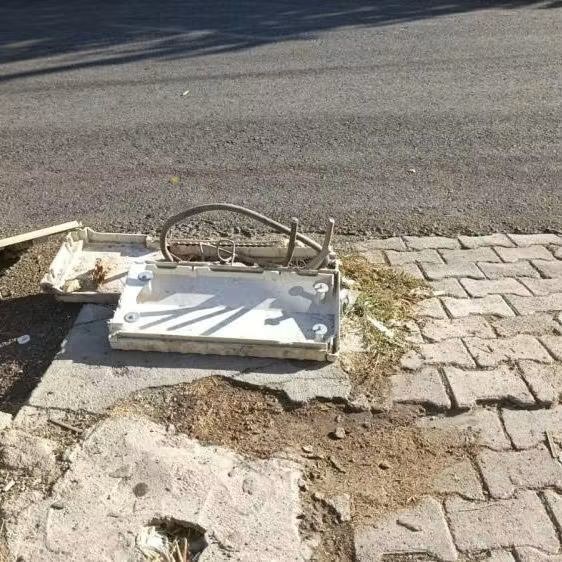 Kahta'da Açıkta Kalan Elektrik Kabloları Tehlike Saçıyor