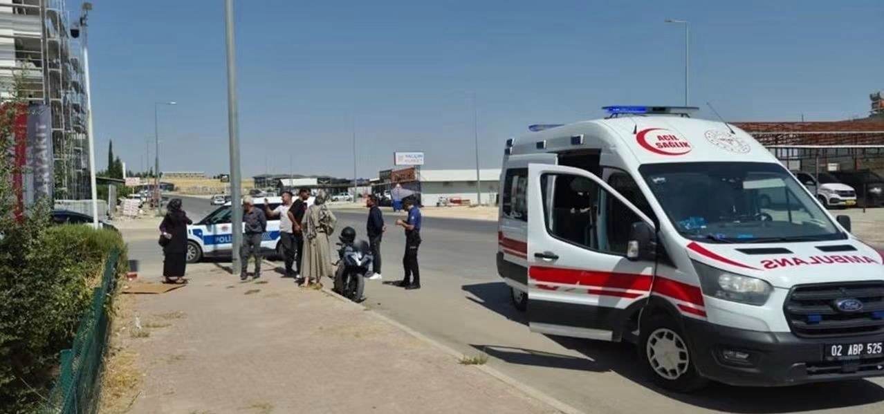 Adıyaman'da Otomobil ve Motosiklet Çarpıştı