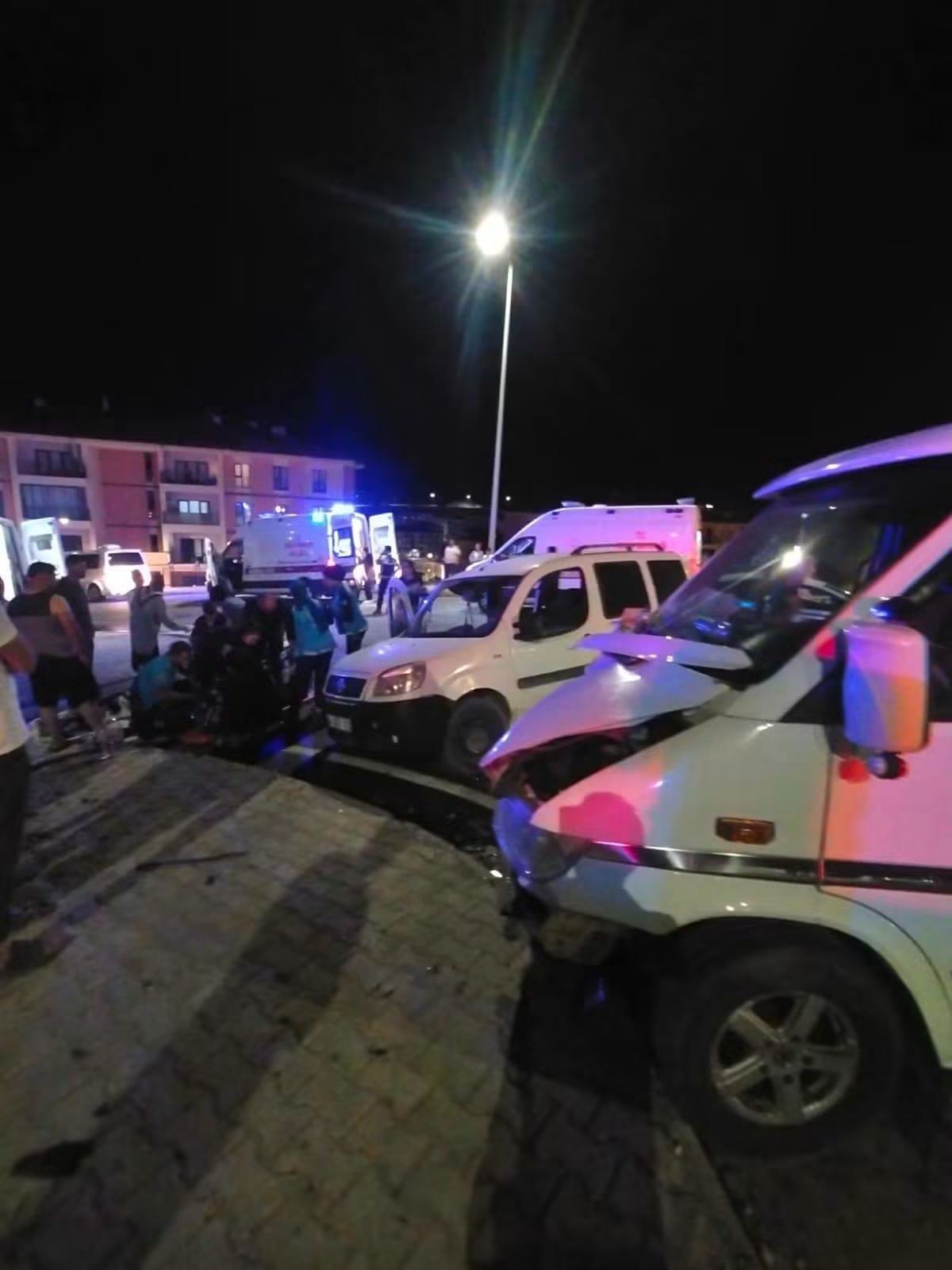 Yeşilyurt İkizce'de Trafik Kazası: 9 Yaralı