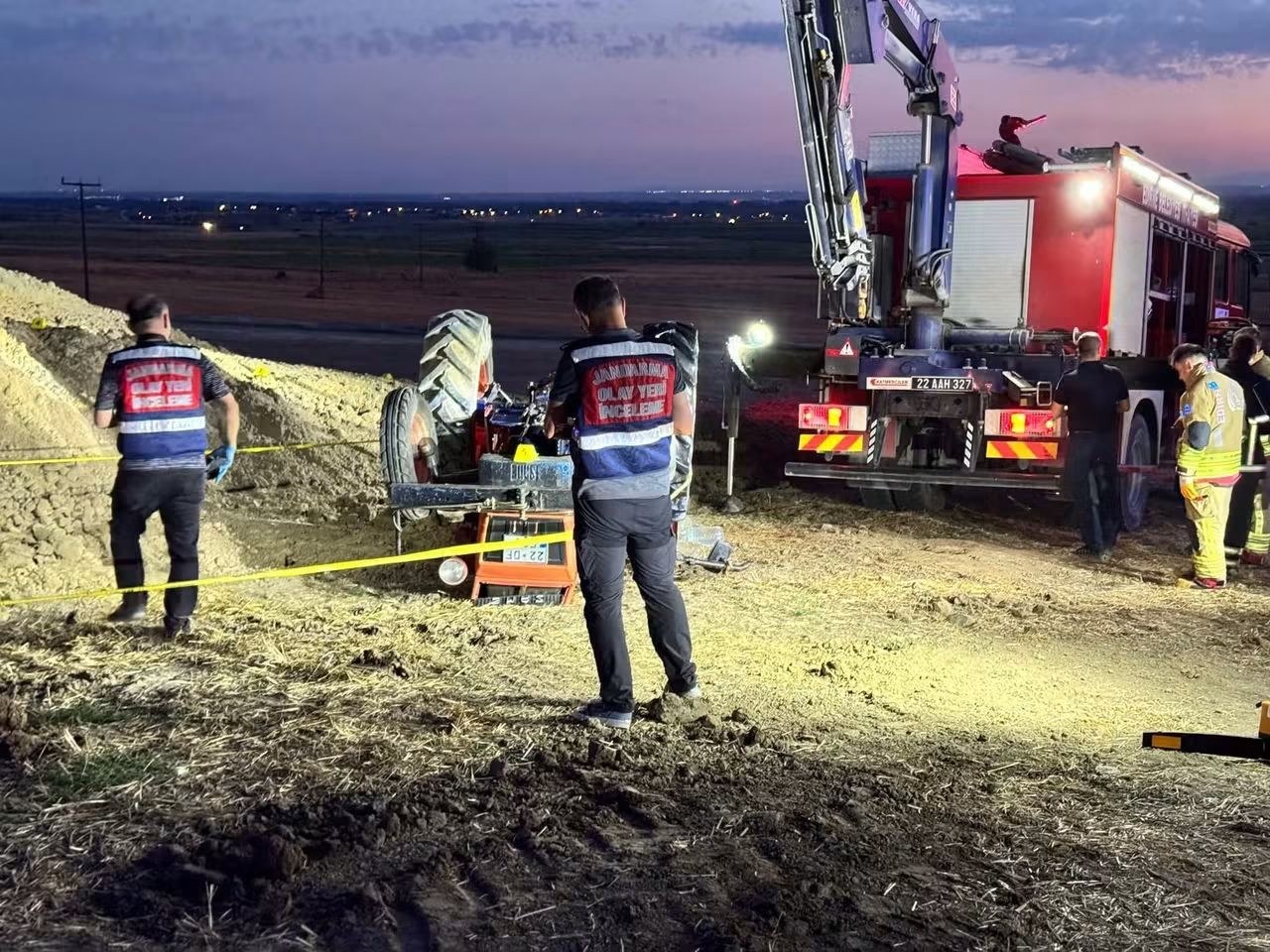 Edirne'de Devrilen Traktörün Altında Çift Öldü