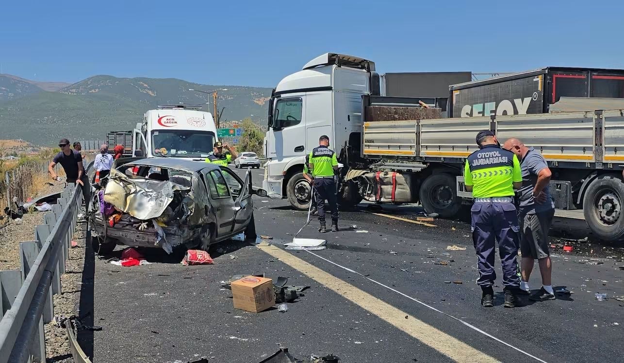 TAG Otoyolu'nda Zincirleme Trafik Kazası