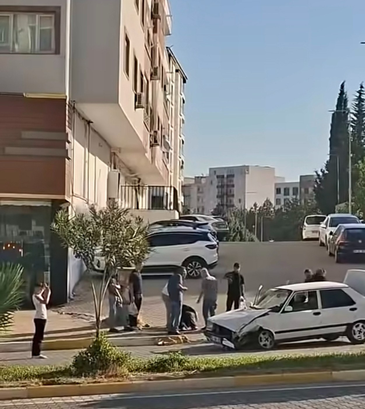 Kahta-Adıyaman Yolunda İki Otomobil Çarpıştı