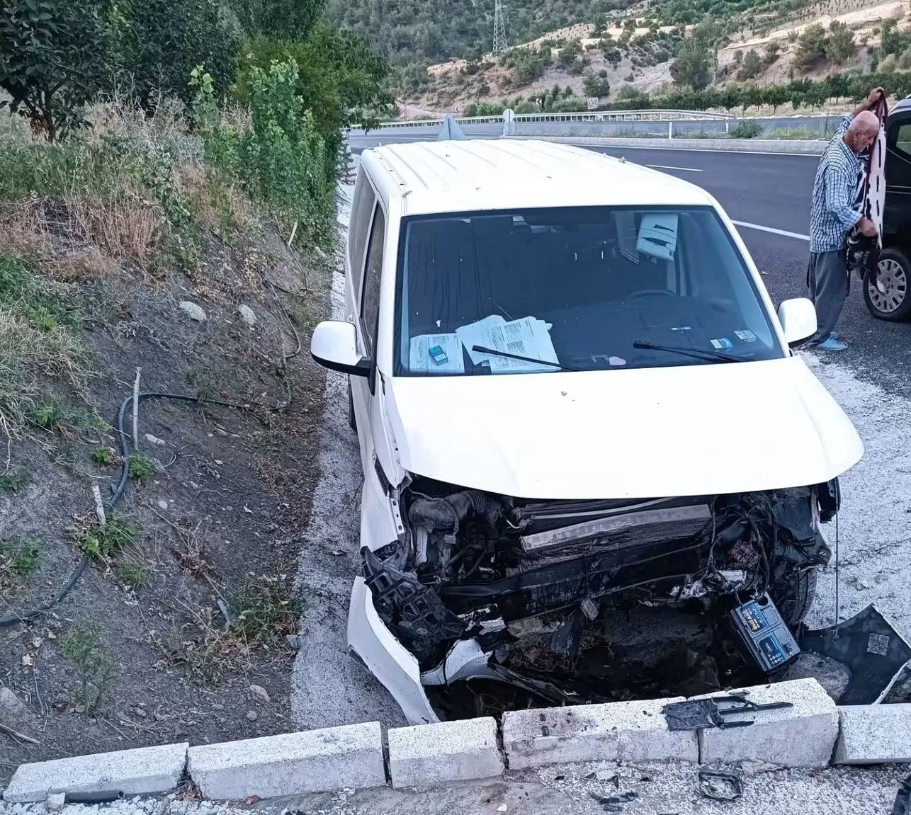 Adıyaman'da Menfeze Çarpan Sürücü Yaralandı