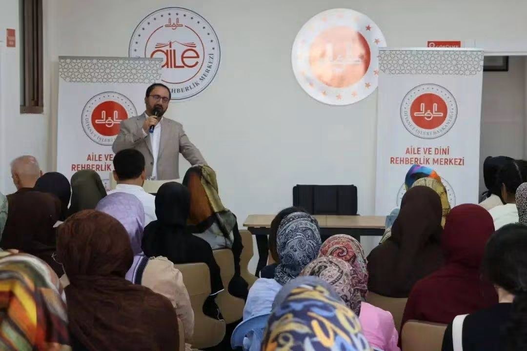 Adıyaman'da Genç Zihinler Soruyor Programı Düzenlendi