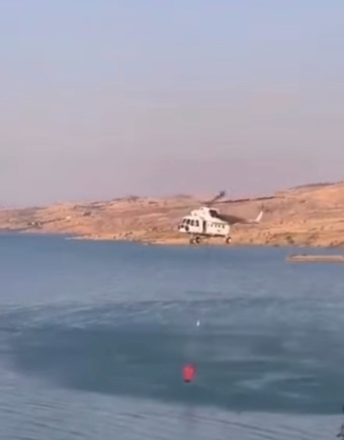 Gerger'de Çıkan Orman Yangınına Havadan Müdahale Çalışmaları Devam Ediyor