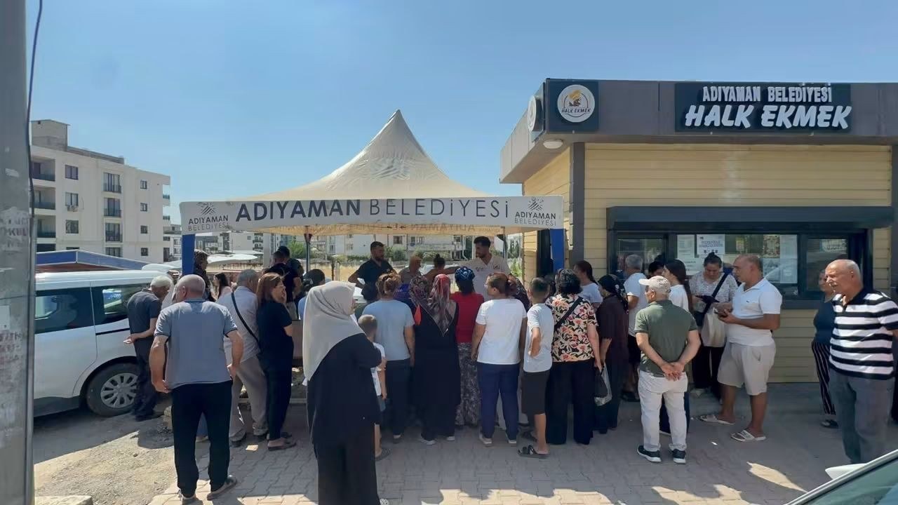 Adıyaman Belediyesi Yaz Sebzelerini Satışa Sundu