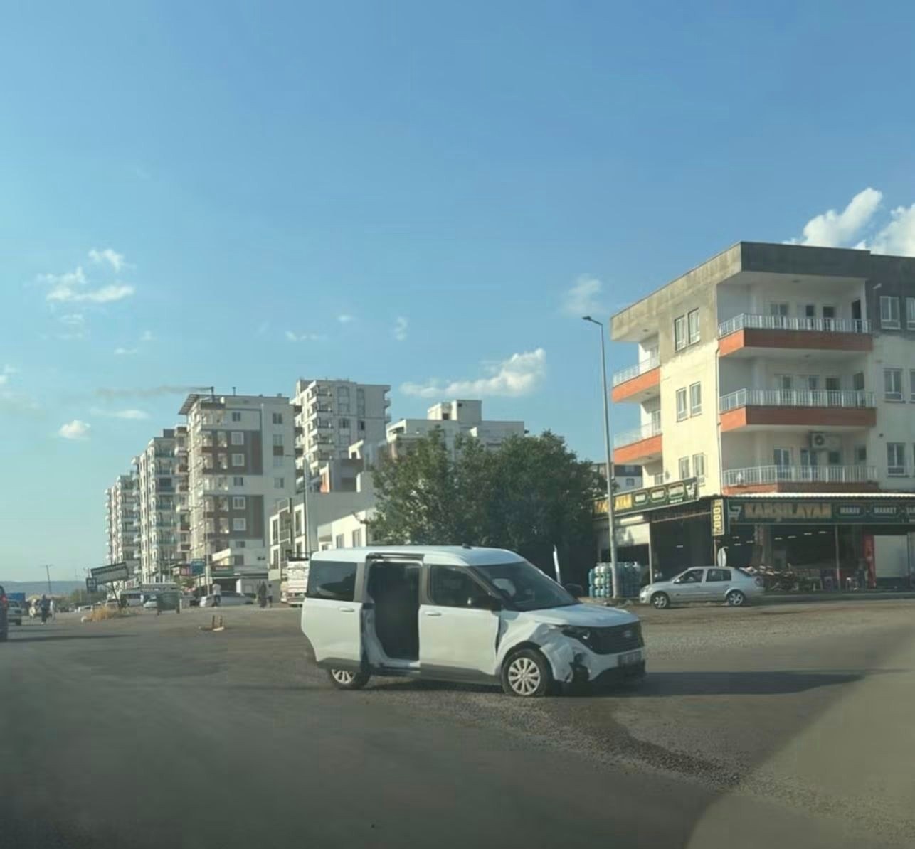 Kahta Diyarbakır Yolunda Maddi Hasarlı Kaza