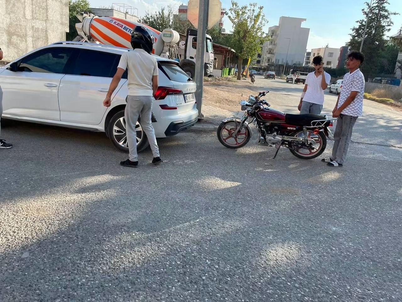 Adıyaman Merkezde Otomobil ve Motosiklet Çarpıştı