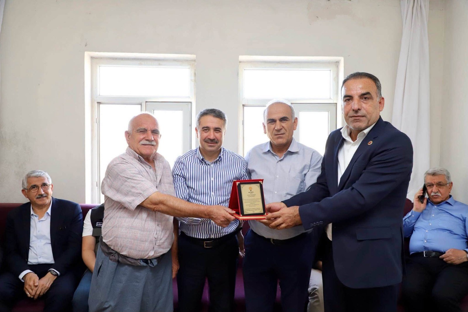 Adıyaman İl Encümeni Turan Yıldırım'a Plaket