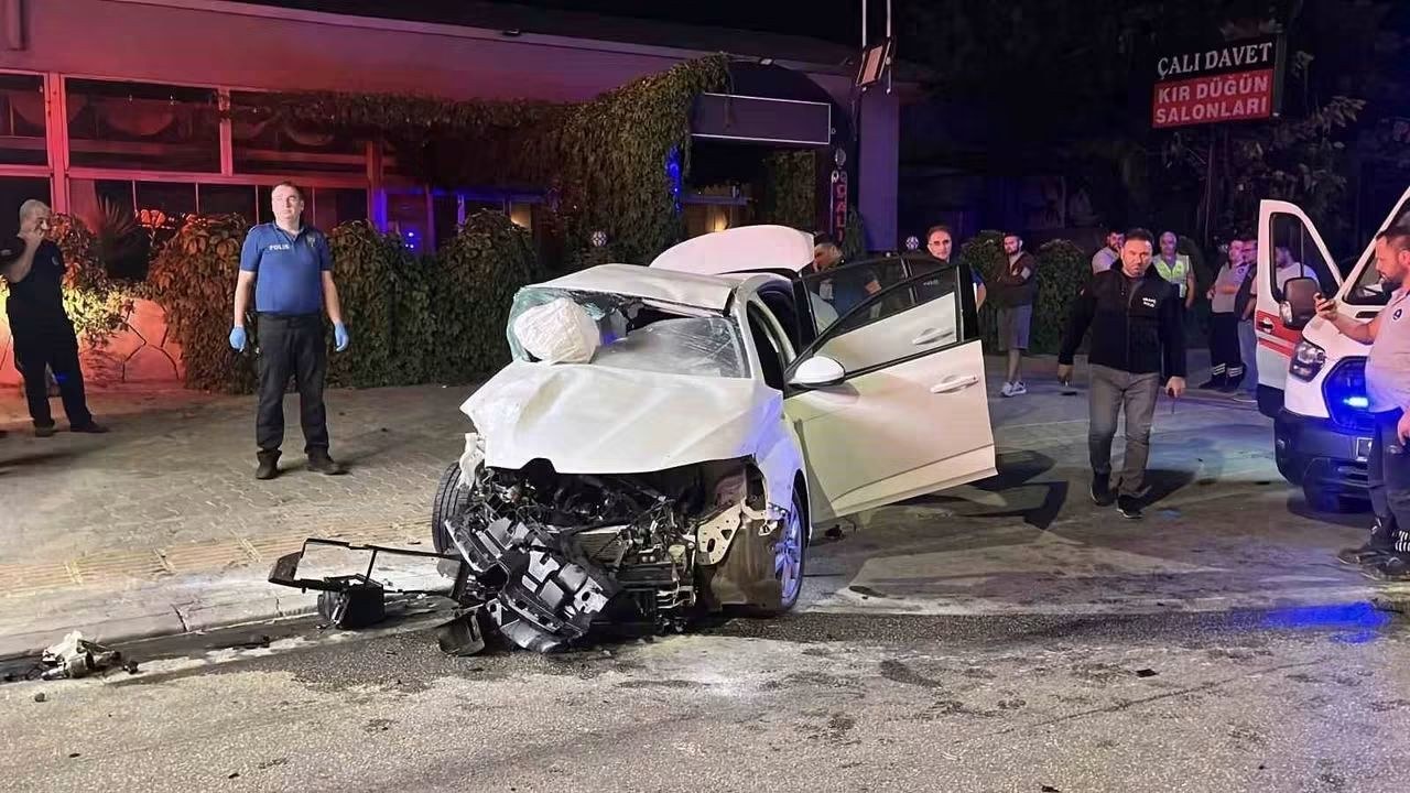 Bursa'da Otomobil ve Jip Çarpıştı: 2 Güvenlik Görevlisi Hayatını Kaybetti