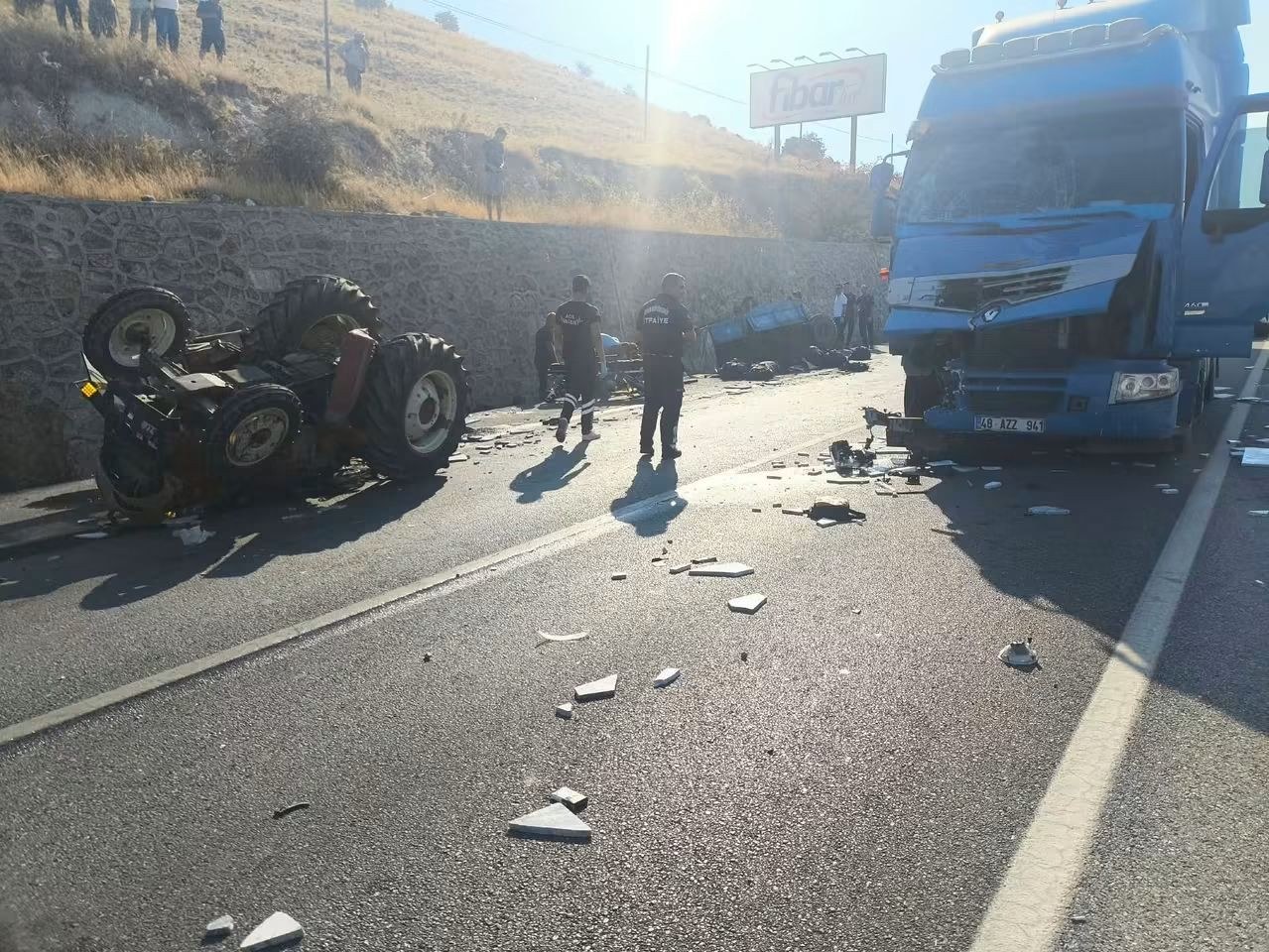 Aydın'da TIR ve Traktör Çarpıştı: 1 Kişi Hayatını Kaybetti 1 Kişi Yaralandı