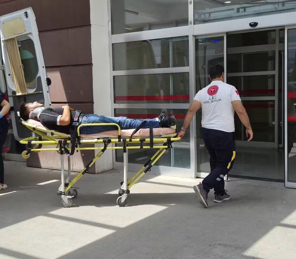 Adıyaman'da Motosiklet ve Otomobil Çarpıştı: 1 Kişi Yaralandı