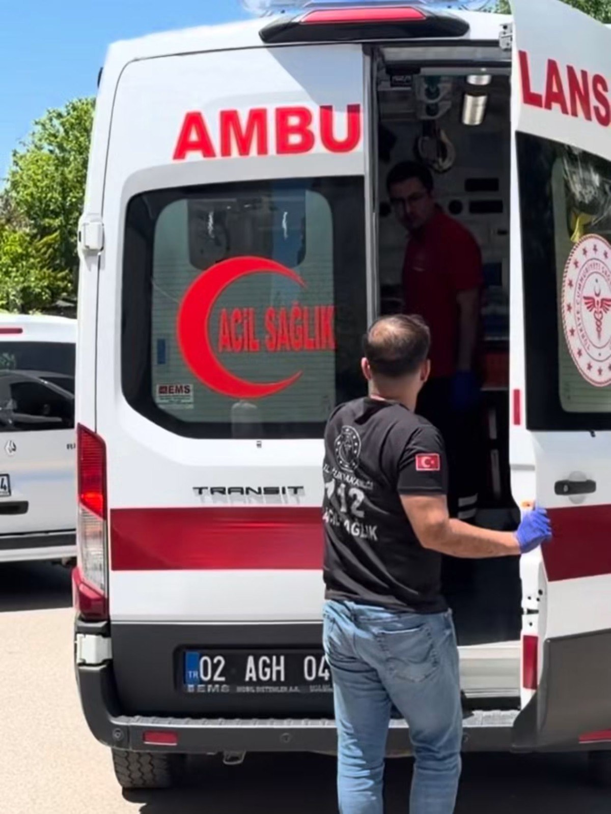 Kahta'da Traktörden Düşen Genç Kız Ağır Yaralandı