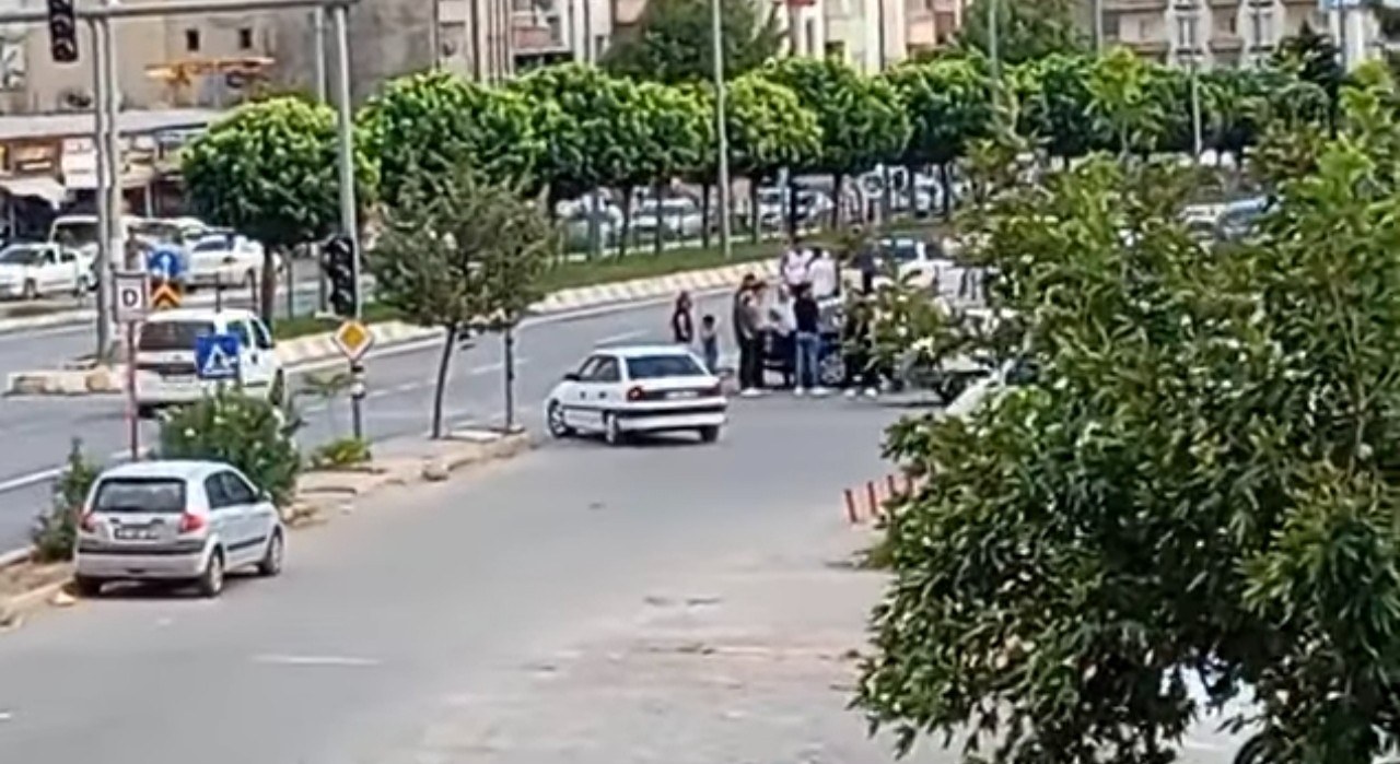 Kahta Öğretmenevi Kavşağında Trafik Kazası Meydana Geldi