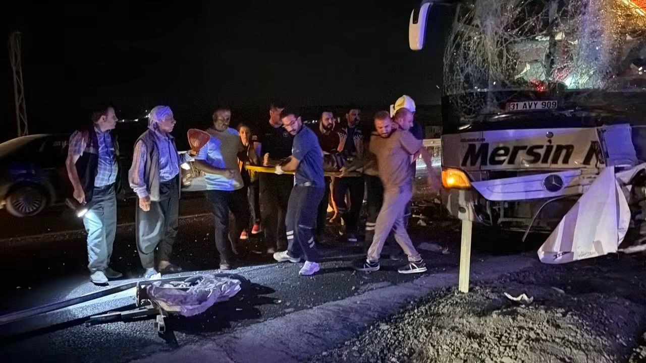 Malazgirt Zaferi Dönüşü Otobüs Kazası: 13 Yaralı