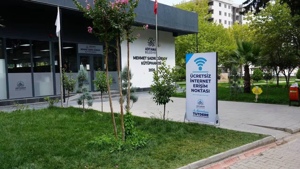 Adıyaman Belediyesi'nden Gençlere 8 Farklı Noktada Ücretsiz İnternet Kullanımı Sundu