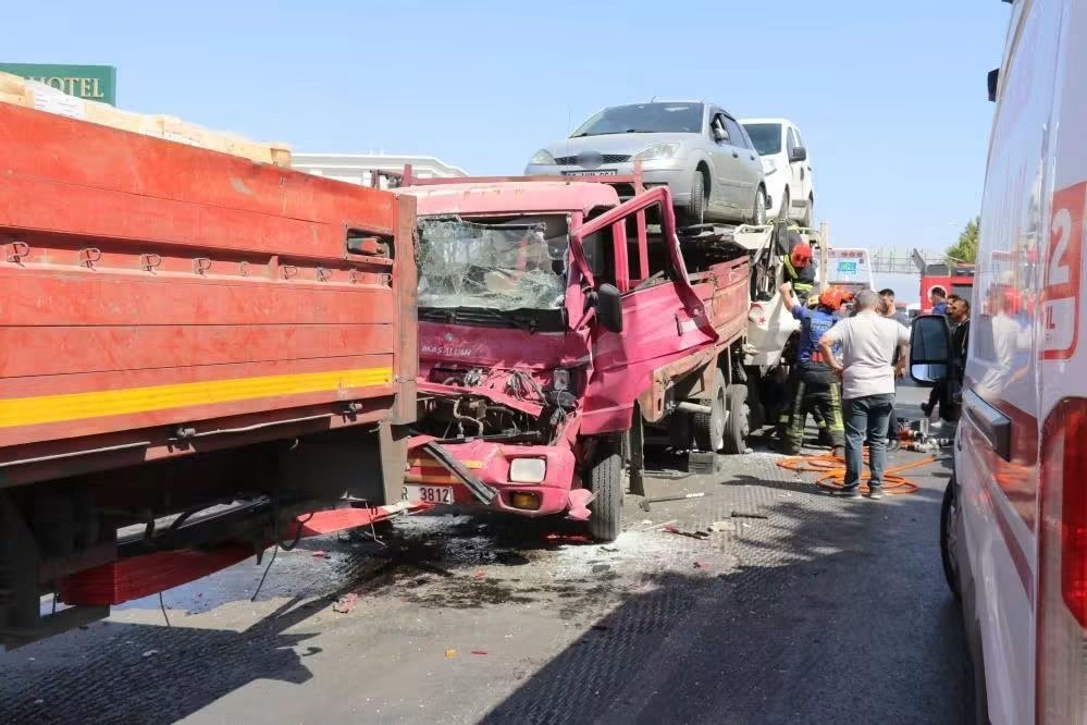 Denizli'de Zincirleme Trafik Kazası Meydana Geldi