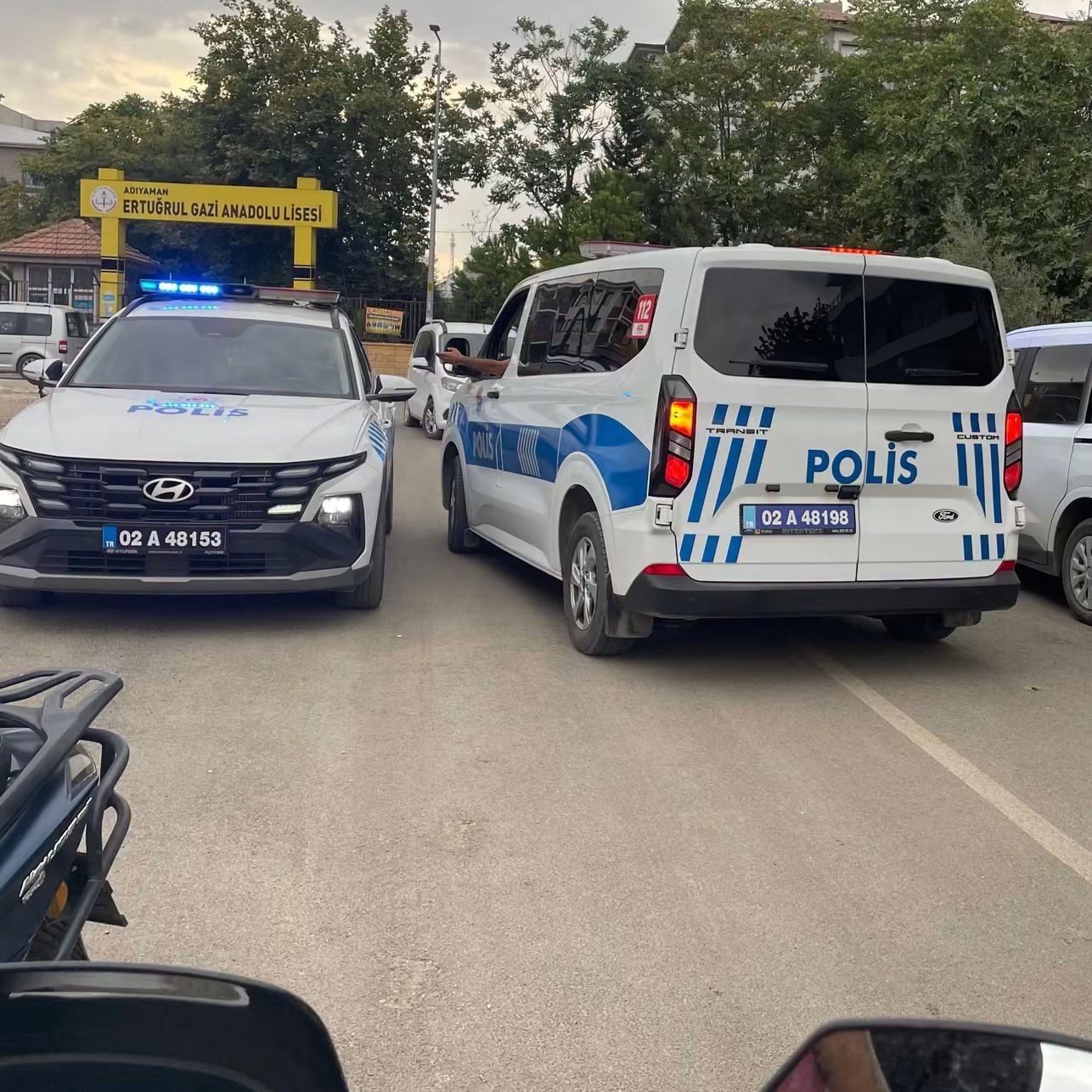 Adıyaman'da Parkta Alkollü Şahısların Çevreye Rahatsızlık Vermesi Üzerine Polis Ekipleri Harekete Geçti