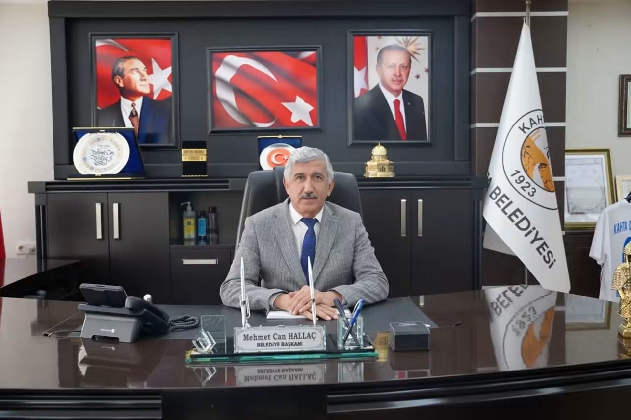Kahta Belediye Başkanı Mehmet Can Hallaç'tan 30 Ağustos Mesajı