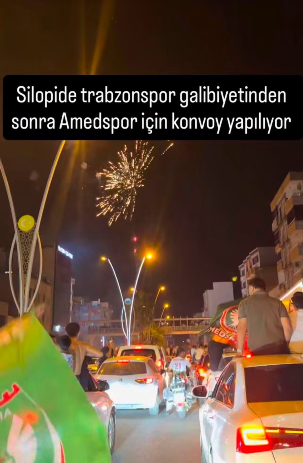 Amedspor Trabzonspor Karşılaşmasından Sonra Amedspor Taraftarları Galibiyeti Kutluyor
