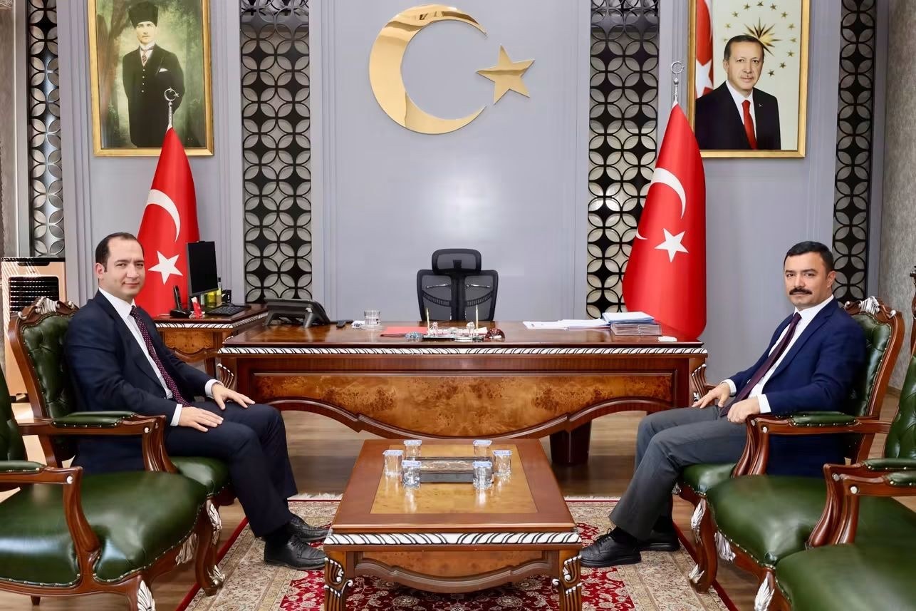 Gerger Kaymakamı Coşkunaslan'dan Kahta Kaymakamı Soysal'a İadeyi Ziyaret