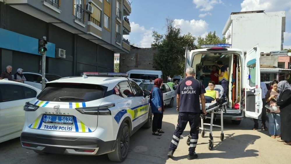 Adıyaman'da Otomobil Çarpması Sonucu 10 Yaşındaki Çocuk Yaralandı
