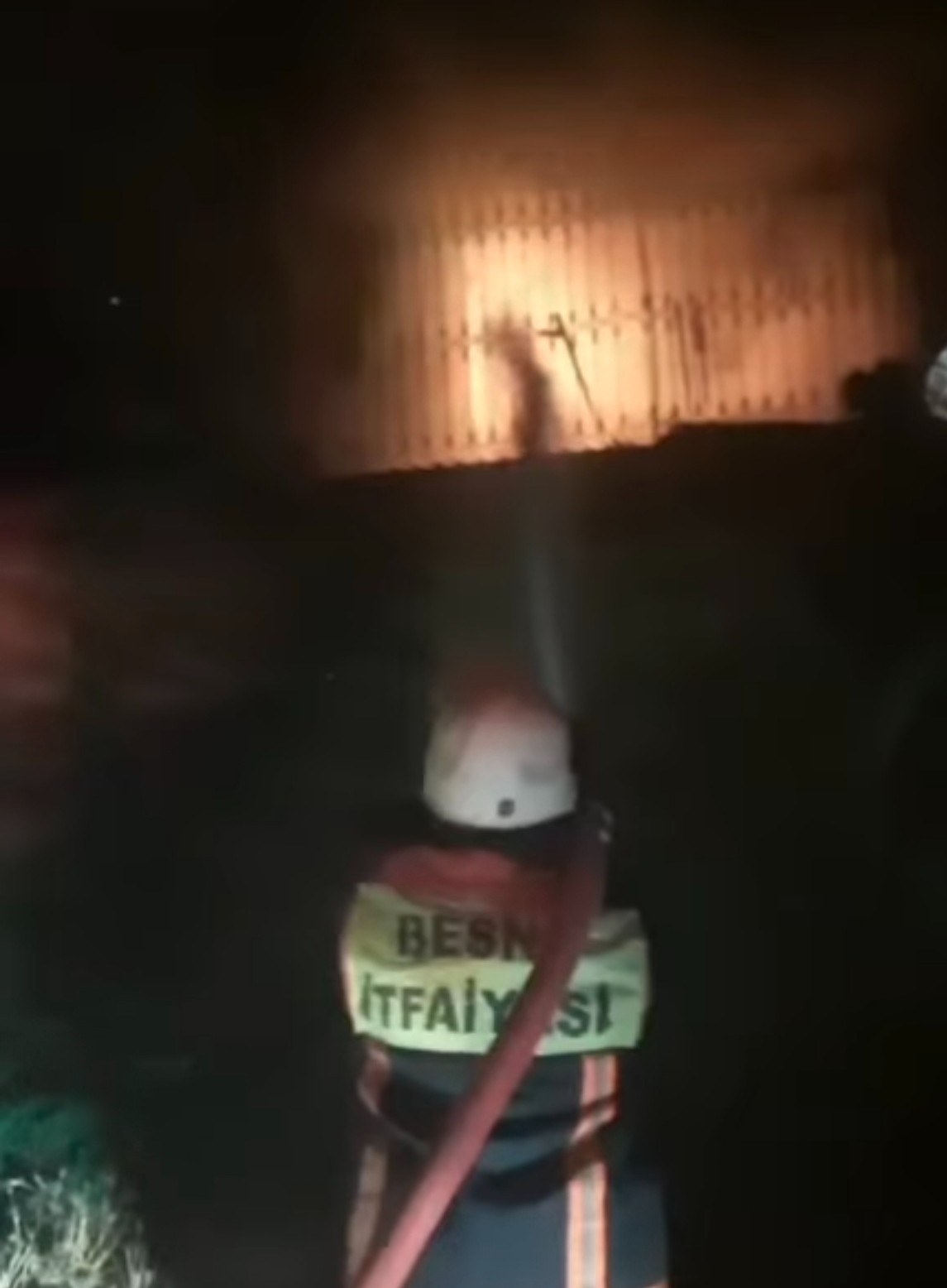 Besni'de Ev Yangını Paniğe Neden Oldu