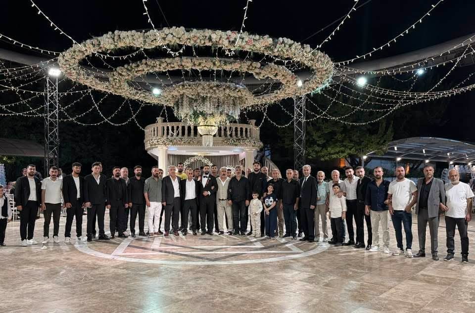 İş ve Siyaset İnsanı  Abdulvahap Can Yeğeninin Düğününe Katıldı