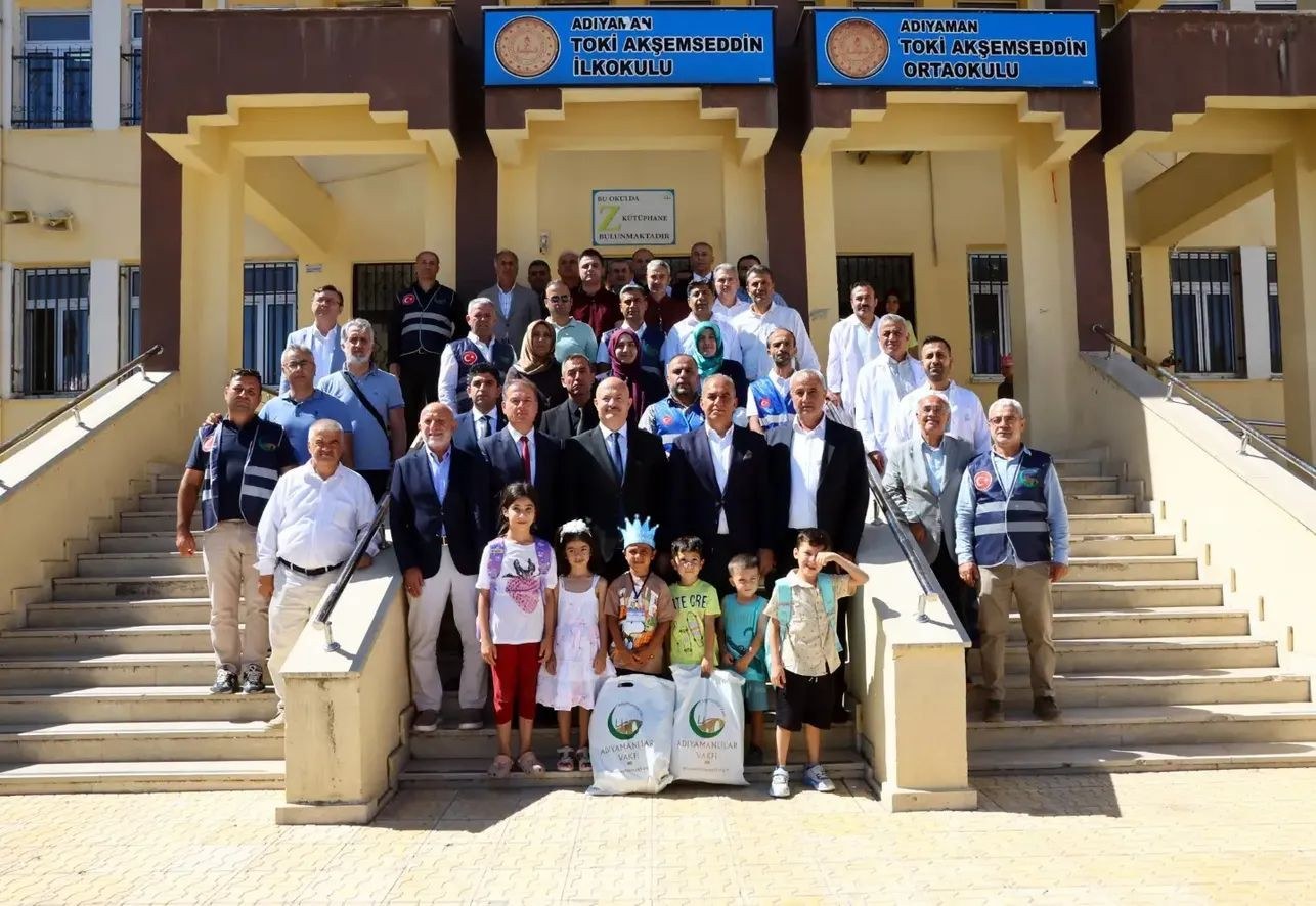 Adıyamanlılar Vakfı Öğrencilere Kırtasiye Desteği Sağladı