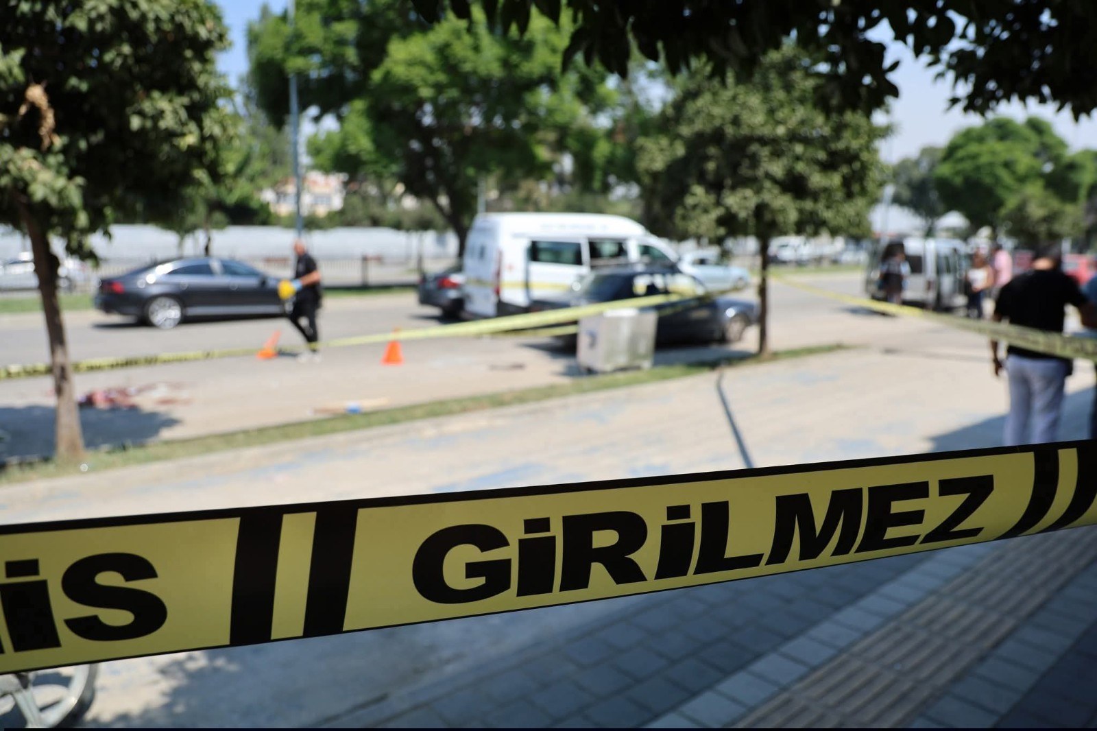 Adana'da Boşanma Davası Sonrası Silahlı Kavga'da 1 Kişi Hayatını Kaybetti 5 Kişi Yaralandı