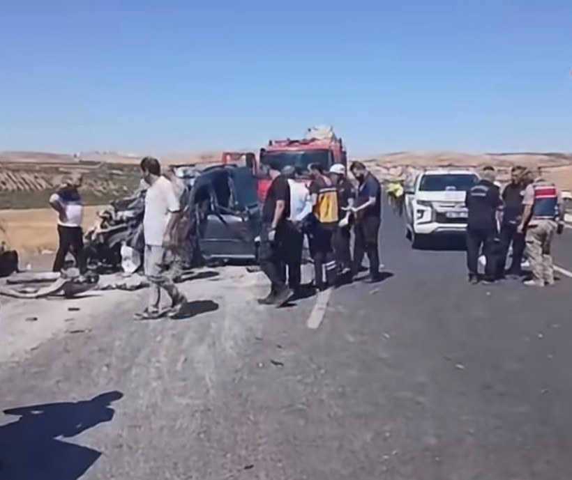 Adıyaman-Şanlıurfa Karayolunda Trafik Kazası: 4 Kişi Öldü 2 Kişi Ağır Yaralandı