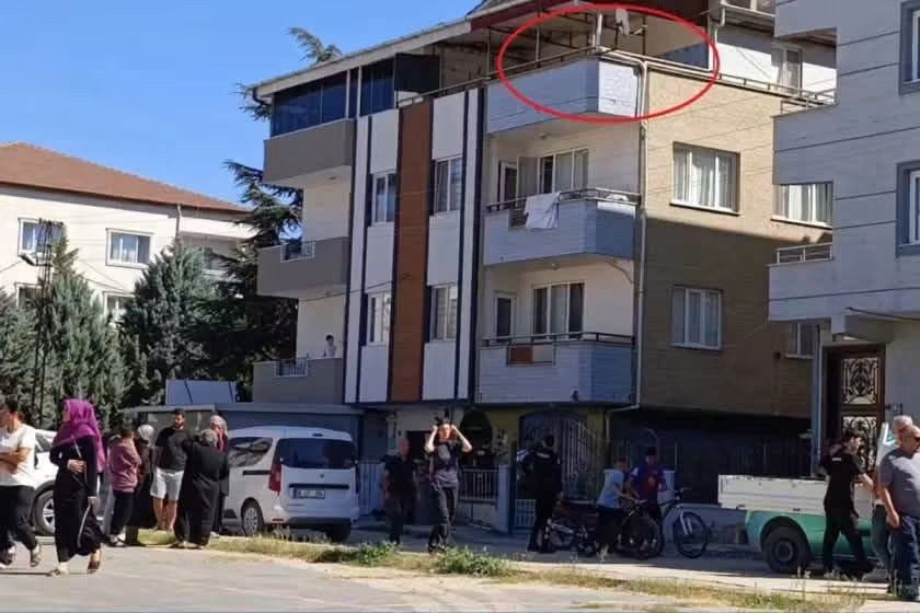 İnegöl'de Balkondan Düşen Genç Kız Hayatını Kaybetti