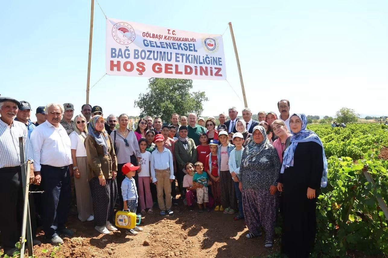 Adıyaman Gölbaşı Belören'de Bağ Bozumu Şenlikleri Başladı