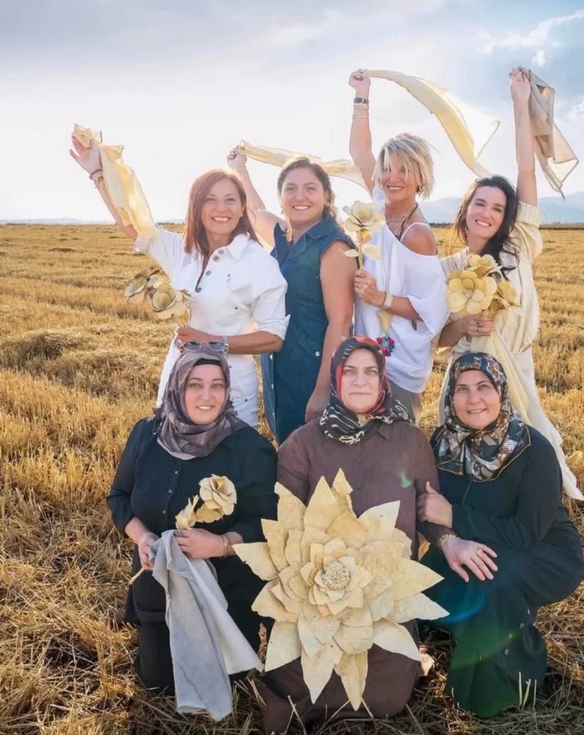Adıyaman'da Kadınlar Tarlada Kalan Arpa Sapını Ekonomiye Kazandırıyor