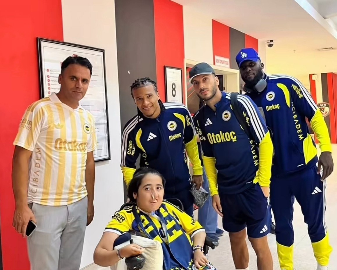 SMA Hastası Firdevs Milletvekili Doç Dr İshak Şan'ın Desteğiyle Fenerbahçe Maçını Tribünden İzledi