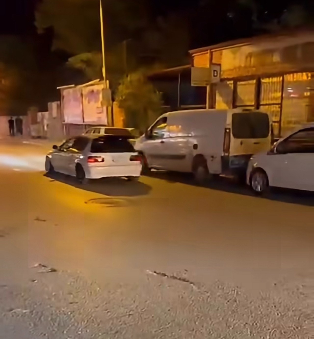 Kahta'da Dört Aracın Karıştığı Zincirleme Kaza Meydana Geldi